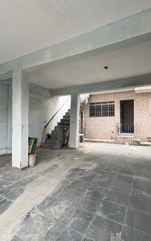 Casa à venda com 270m², 8 quartos e 4 vagas Casa à venda com 270m², 8 quartos e 4 vagasGaragem