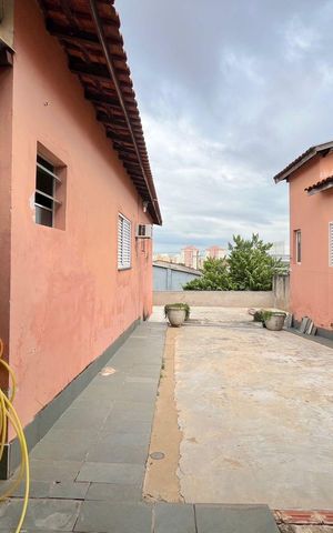 Casa para alugar com 350m², 4 quartos e 4 vagas Casa para alugar com 350m², 4 quartos e 4 vagasQuintal