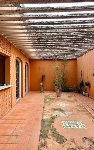Casa para alugar com 350m², 4 quartos e 4 vagas Casa para alugar com 350m², 4 quartos e 4 vagasFachada e garagem