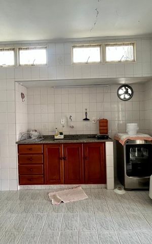Casa para alugar com 350m², 4 quartos e 4 vagas Casa para alugar com 350m², 4 quartos e 4 vagasCozinha