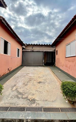 Casa para alugar com 350m², 4 quartos e 4 vagas Casa para alugar com 350m², 4 quartos e 4 vagasQuintal