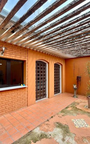 Casa para alugar com 350m², 4 quartos e 4 vagas Casa para alugar com 350m², 4 quartos e 4 vagasFachada