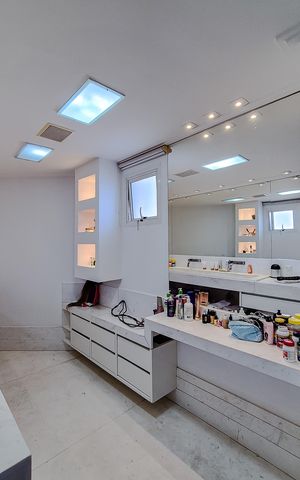 Apartamento à venda com 574m², 4 quartos e 8 vagas Apartamento à venda com 574m², 4 quartos e 8 vagasBanheiro da Suíte 1