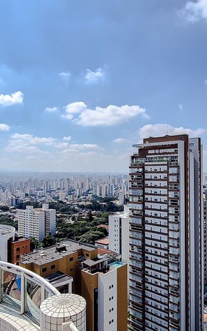 Apartamento à venda com 574m², 4 quartos e 8 vagas Apartamento à venda com 574m², 4 quartos e 8 vagasVista da Suíte 3