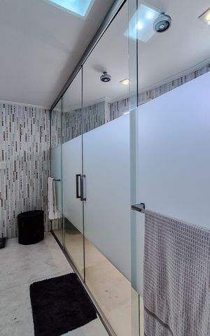 Apartamento à venda com 574m², 4 quartos e 8 vagas Apartamento à venda com 574m², 4 quartos e 8 vagasBanheiro da Suíte 1
