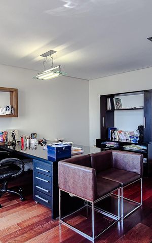 Apartamento à venda com 574m², 4 quartos e 8 vagas Apartamento à venda com 574m², 4 quartos e 8 vagasEscritório