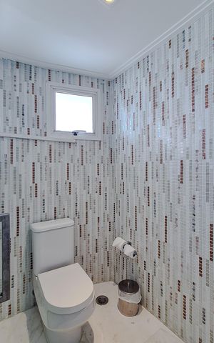 Apartamento à venda com 574m², 4 quartos e 8 vagas Apartamento à venda com 574m², 4 quartos e 8 vagasBanheiro da Suíte 1