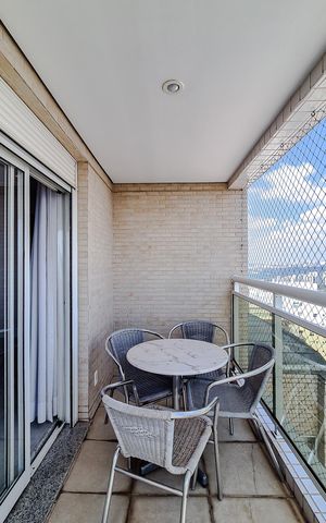 Apartamento à venda com 574m², 4 quartos e 8 vagas Apartamento à venda com 574m², 4 quartos e 8 vagasQuarto 1 - Varanda