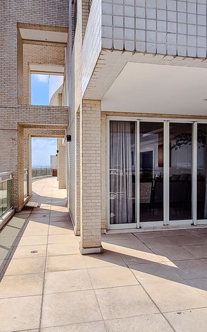 Apartamento à venda com 574m², 4 quartos e 8 vagas Apartamento à venda com 574m², 4 quartos e 8 vagasÁrea externa