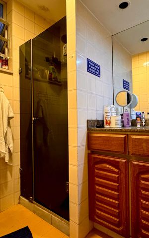 Apartamento à venda com 65m², 2 quartos e sem vaga Apartamento à venda com 65m², 2 quartos e sem vagaBanheiro