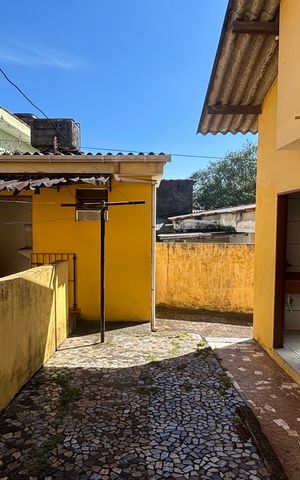 Casa à venda com 250m², 4 quartos e 5 vagas Casa à venda com 250m², 4 quartos e 5 vagasQuintal