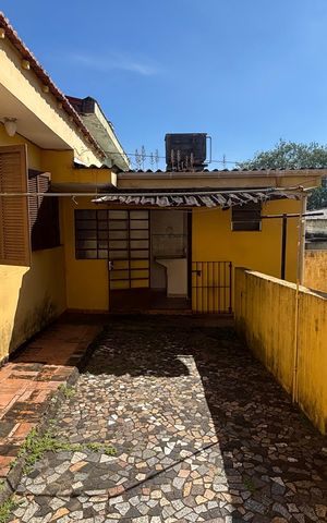 Casa à venda com 250m², 4 quartos e 5 vagas Casa à venda com 250m², 4 quartos e 5 vagasQuintal