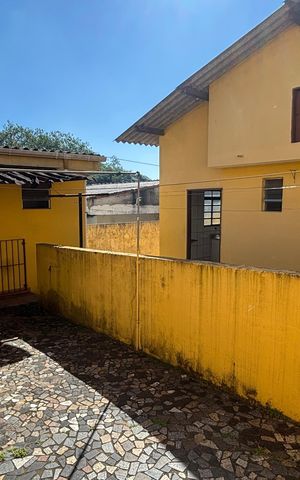Casa à venda com 250m², 4 quartos e 5 vagas Casa à venda com 250m², 4 quartos e 5 vagasQuintal
