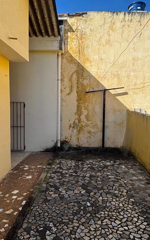 Casa à venda com 250m², 4 quartos e 5 vagas Casa à venda com 250m², 4 quartos e 5 vagasQuintal