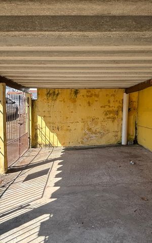 Casa à venda com 250m², 4 quartos e 5 vagas Casa à venda com 250m², 4 quartos e 5 vagasGaragem