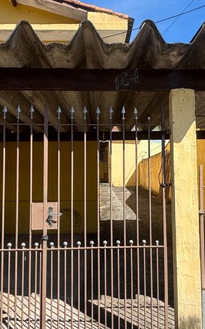 Casa à venda com 250m², 4 quartos e 5 vagas Casa à venda com 250m², 4 quartos e 5 vagasFachada