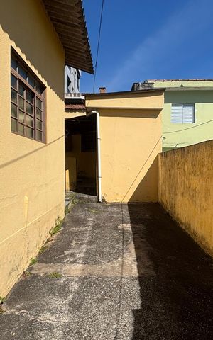 Casa à venda com 250m², 4 quartos e 5 vagas Casa à venda com 250m², 4 quartos e 5 vagasQuintal