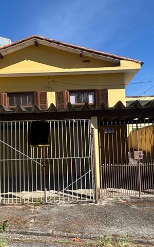 Casa à venda com 250m², 4 quartos e 5 vagas Casa à venda com 250m², 4 quartos e 5 vagasFachada