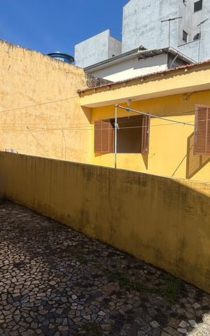 Casa à venda com 250m², 4 quartos e 5 vagas Casa à venda com 250m², 4 quartos e 5 vagasQuintal