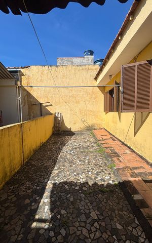 Casa à venda com 250m², 4 quartos e 5 vagas Casa à venda com 250m², 4 quartos e 5 vagasQuintal
