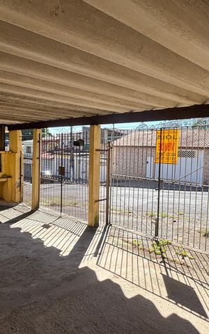 Casa à venda com 250m², 4 quartos e 5 vagas Casa à venda com 250m², 4 quartos e 5 vagasGaragem