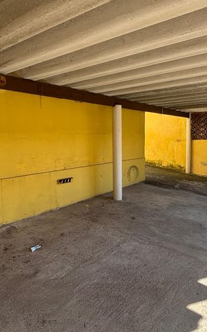 Casa à venda com 250m², 4 quartos e 5 vagas Casa à venda com 250m², 4 quartos e 5 vagasGaragem