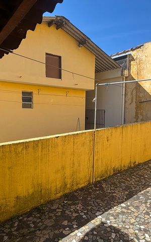 Casa à venda com 250m², 4 quartos e 5 vagas Casa à venda com 250m², 4 quartos e 5 vagasQuintal
