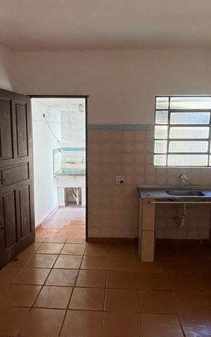 Casa à venda com 250m², 4 quartos e 5 vagas Casa à venda com 250m², 4 quartos e 5 vagasCozinha