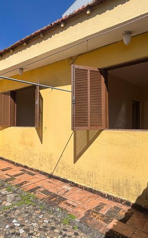 Casa à venda com 250m², 4 quartos e 5 vagas Casa à venda com 250m², 4 quartos e 5 vagasQuintal