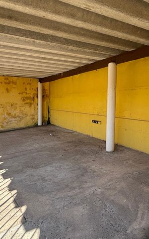 Casa à venda com 250m², 4 quartos e 5 vagas Casa à venda com 250m², 4 quartos e 5 vagasGaragem