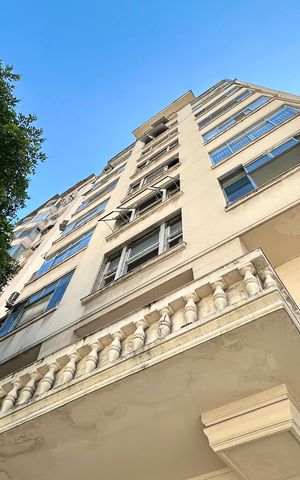 Apartamento à venda com 164m², 3 quartos e 2 vagas Apartamento à venda com 164m², 3 quartos e 2 vagasFachada