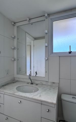 Apartamento à venda com 250m², 4 quartos e 2 vagas Apartamento à venda com 250m², 4 quartos e 2 vagasBanheiro Suítes 2 e 3