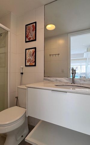 Apartamento à venda com 250m², 4 quartos e 2 vagas Apartamento à venda com 250m², 4 quartos e 2 vagasSuíte 1 - Banheiro