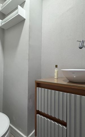 Apartamento à venda com 250m², 4 quartos e 2 vagas Apartamento à venda com 250m², 4 quartos e 2 vagasLavabo