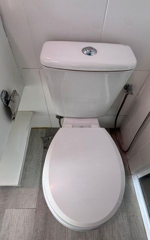 Apartamento à venda com 250m², 4 quartos e 2 vagas Apartamento à venda com 250m², 4 quartos e 2 vagasBanheiro Social (segundo andar)
