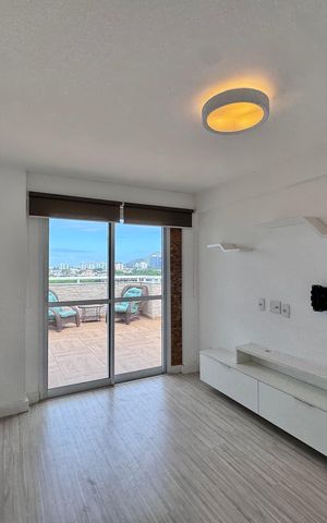 Apartamento à venda com 250m², 4 quartos e 2 vagas Apartamento à venda com 250m², 4 quartos e 2 vagasSala (segundo andar)