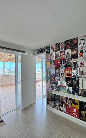 Apartamento à venda com 250m², 4 quartos e 2 vagas Apartamento à venda com 250m², 4 quartos e 2 vagasEscritório (Segundo Andar)
