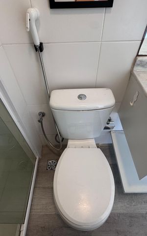 Apartamento à venda com 250m², 4 quartos e 2 vagas Apartamento à venda com 250m², 4 quartos e 2 vagasSuíte 1 - Banheiro