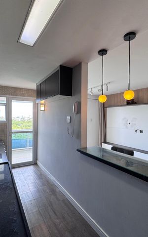 Apartamento à venda com 250m², 4 quartos e 2 vagas Apartamento à venda com 250m², 4 quartos e 2 vagasCozinha e Área de Serviço
