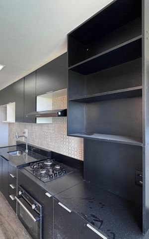 Apartamento à venda com 250m², 4 quartos e 2 vagas Apartamento à venda com 250m², 4 quartos e 2 vagasCozinha e Área de Serviço