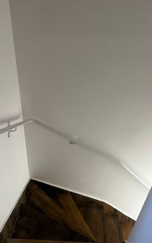 Casa de condomínio para alugar com 106m², 2 quartos e 1 vaga Casa de condomínio para alugar com 106m², 2 quartos e 1 vagaEscada