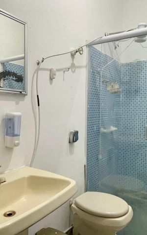 Casa à venda com 130m², 3 quartos e sem vaga Casa à venda com 130m², 3 quartos e sem vagaBanheiro