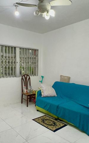 Casa à venda com 130m², 3 quartos e sem vaga Casa à venda com 130m², 3 quartos e sem vagaSala