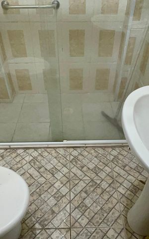 Casa à venda com 130m², 3 quartos e sem vaga Casa à venda com 130m², 3 quartos e sem vagaBanheiro da Suíte 2