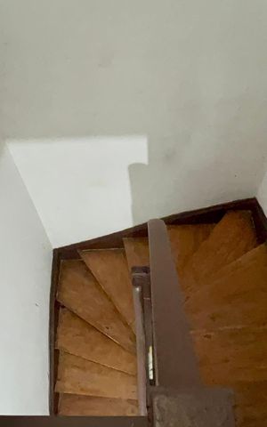Casa à venda com 130m², 3 quartos e sem vaga Casa à venda com 130m², 3 quartos e sem vagaEscada