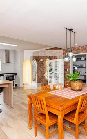 Casa à venda com 211m², 3 quartos e 3 vagas Casa à venda com 211m², 3 quartos e 3 vagasCozinha