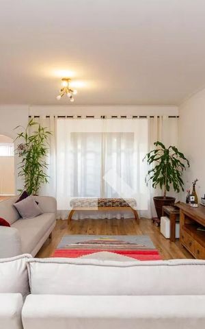 Casa à venda com 211m², 3 quartos e 3 vagas Casa à venda com 211m², 3 quartos e 3 vagasSala