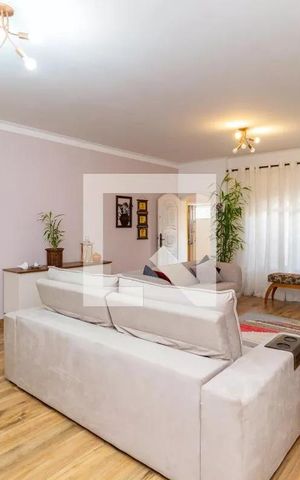 Casa à venda com 211m², 3 quartos e 3 vagas Casa à venda com 211m², 3 quartos e 3 vagasSala
