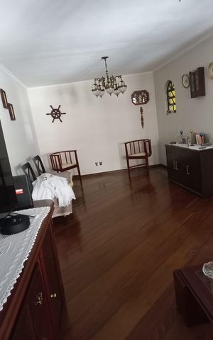 Casa à venda com 350m², 3 quartos e sem vaga Casa à venda com 350m², 3 quartos e sem vagaSala