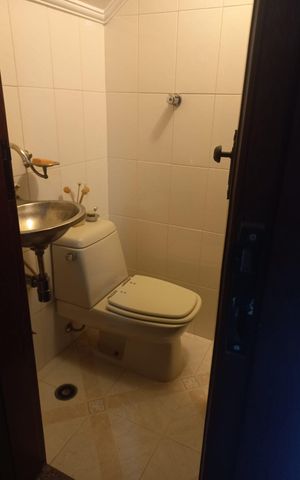 Casa à venda com 350m², 3 quartos e sem vaga Casa à venda com 350m², 3 quartos e sem vagaBanheiro